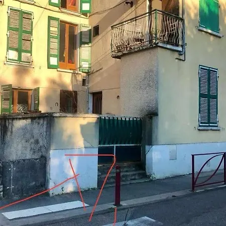 Le Chateau Apartment *